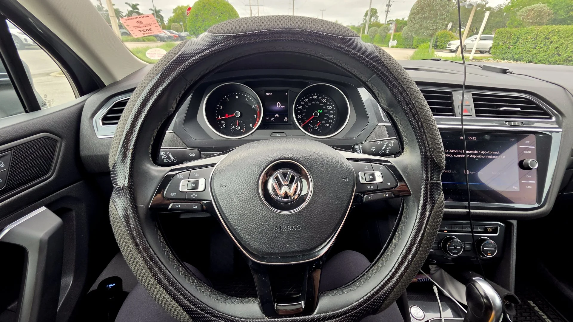 Used 2020 Platinum Gray Metallic Volkswagen 2.0T SE image 19