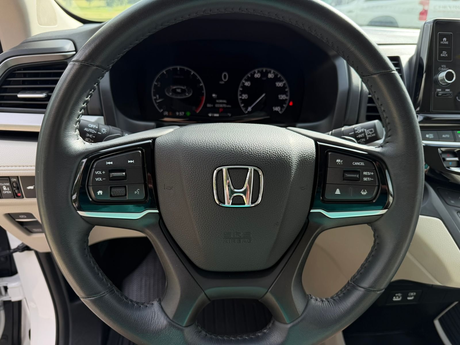 Certified Used 2025 Platinum White Pearl Honda EX-L image 20
