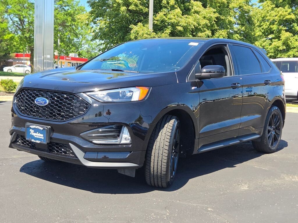 Used 2023 Black Ford SEL image 5