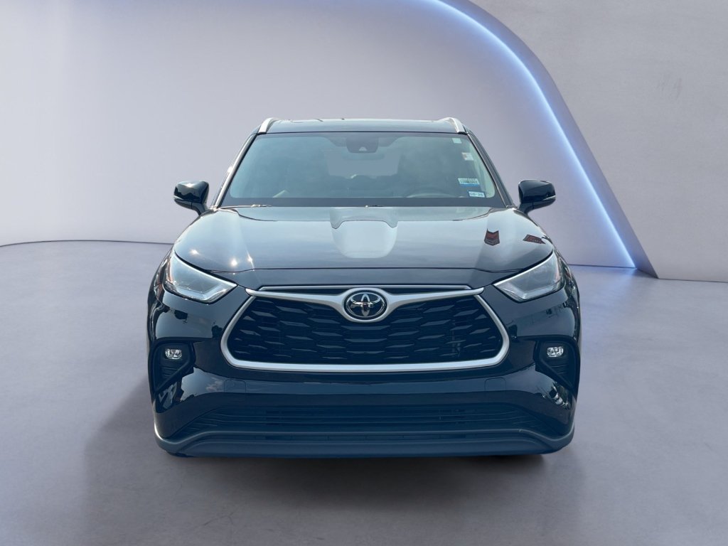 Used 2024 Midnight Black Metallic Toyota XLE image 27