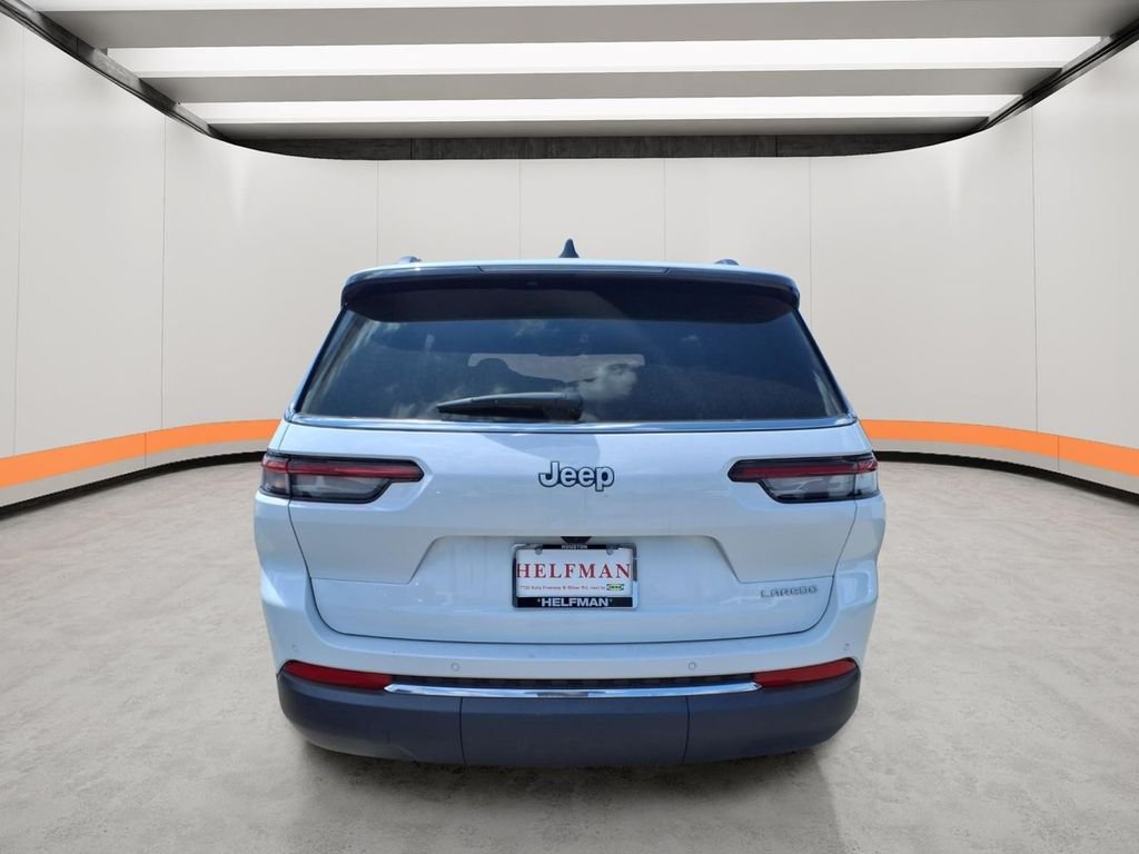 New 2026 Bright White Clear-Coat Exterior Paint Jeep Laredo image 5