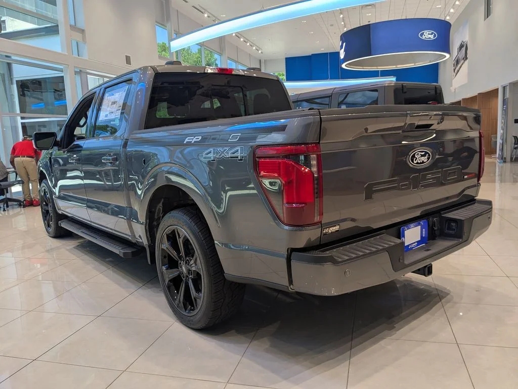 New 2026 Carbonized Gray Metallic Ford XLT image 5