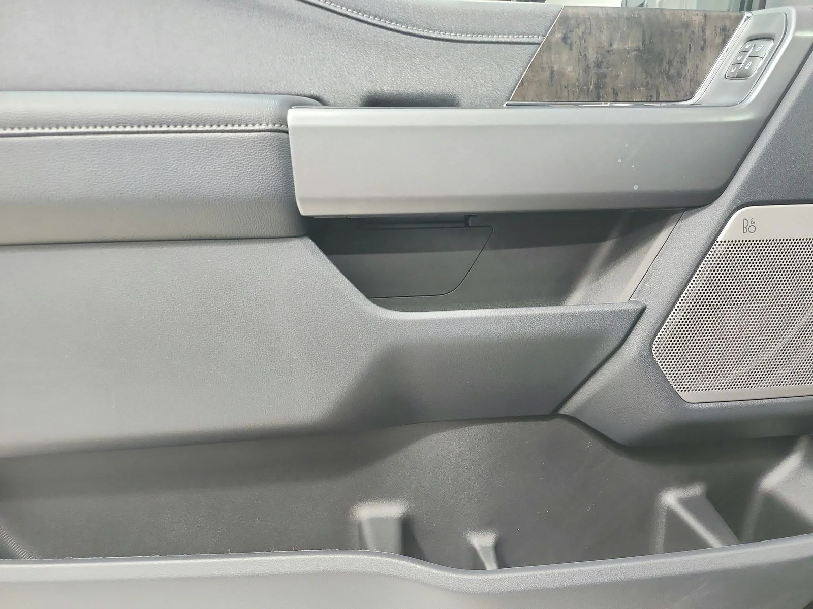 New 2026 Agate Black Metallic Ford F-250® Lariat® image 42