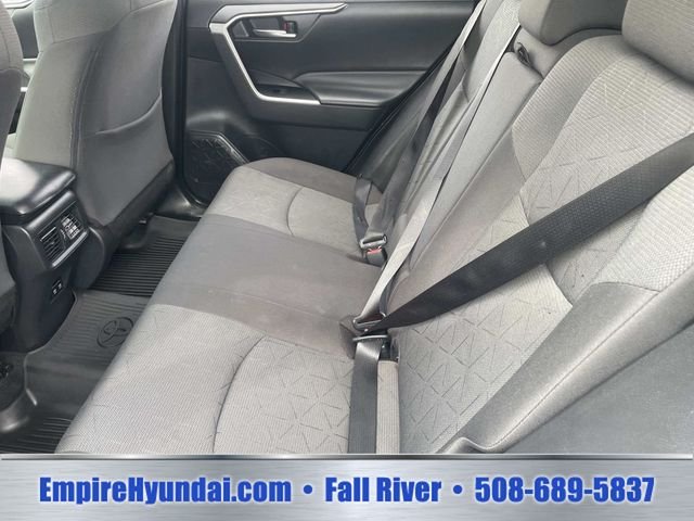 2021 Toyota RAV4 XLE - Photo 16