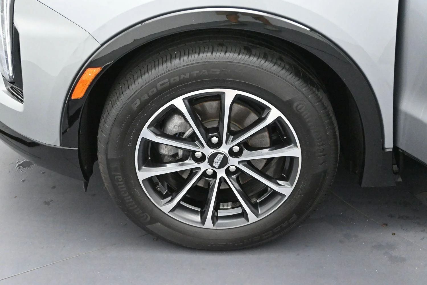 Used 2024 Argent Silver Metallic Cadillac Sport image 31