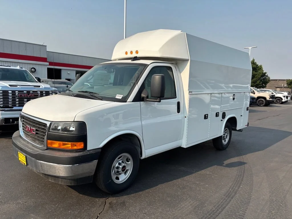 New 2024 Summit White GMC 1WT image 1