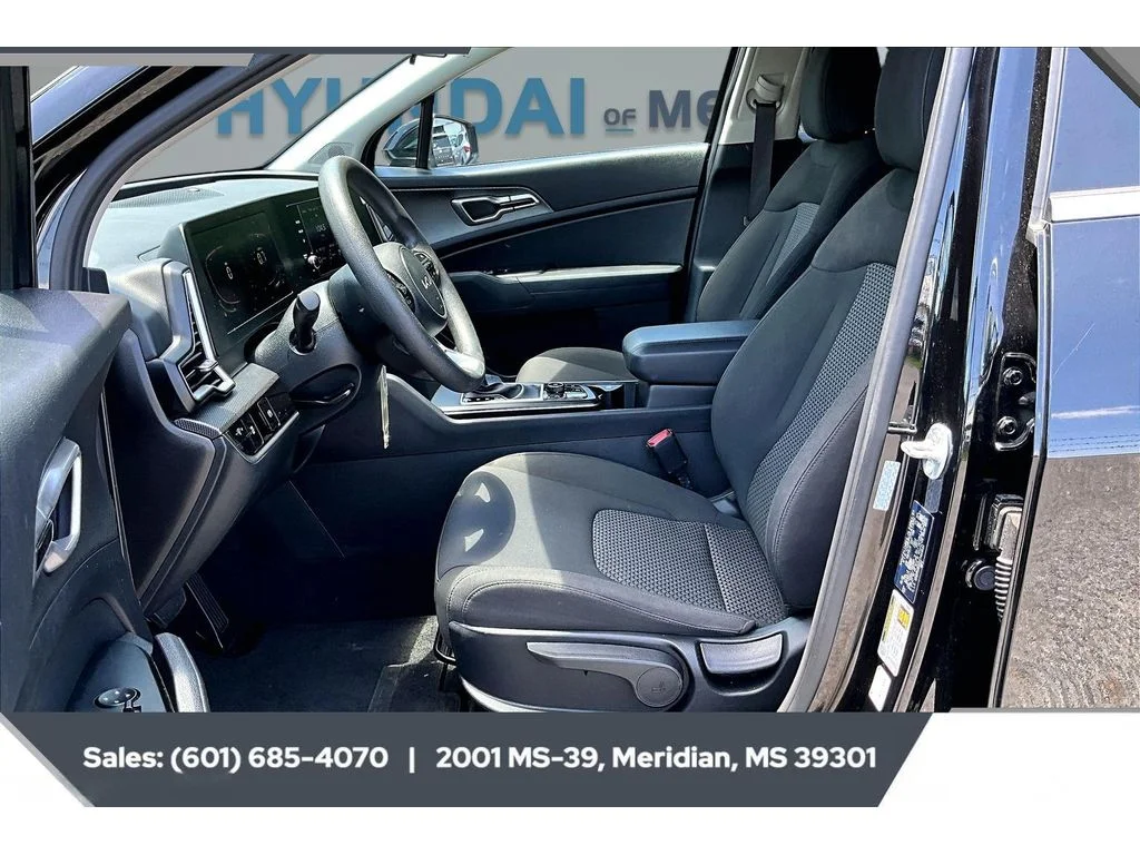 Used 2025 Fusion Black Kia LX image 18