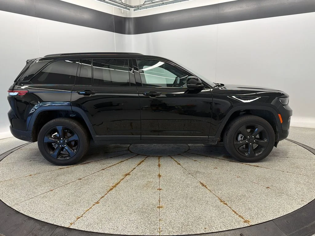 Certified Used 2024 Black Jeep Altitude X image 12
