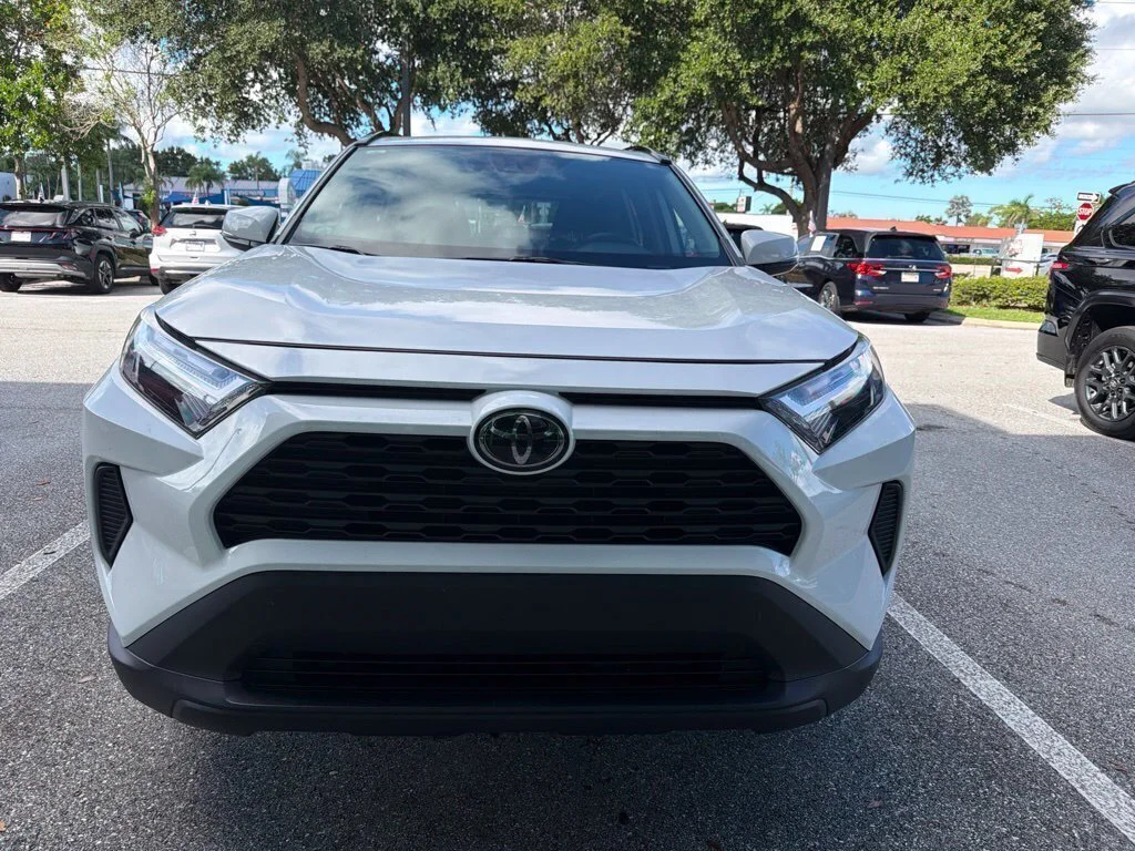 Used 2025 White Toyota XLE image 5