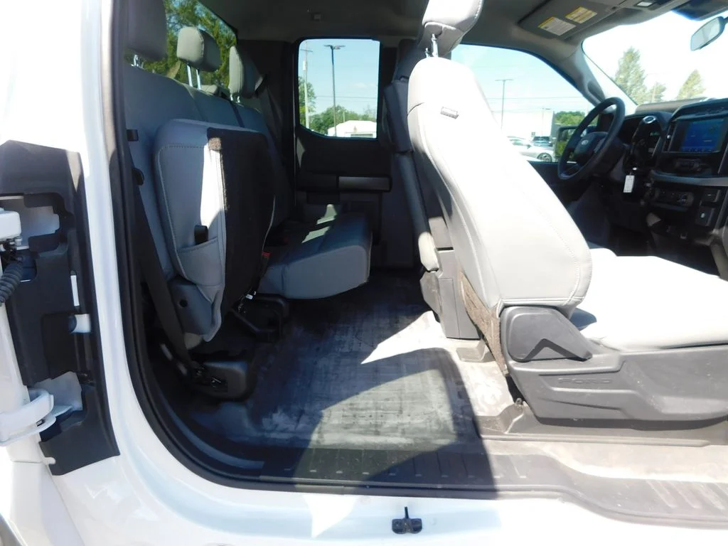 Used 2022 White Ford XL image 24
