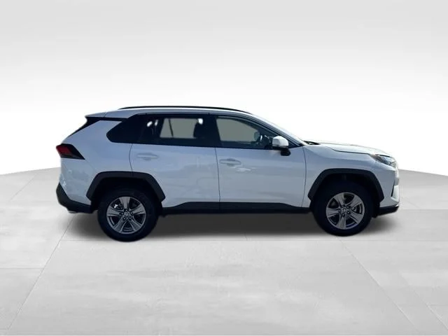 2024 Toyota RAV4 XLE - Photo 10