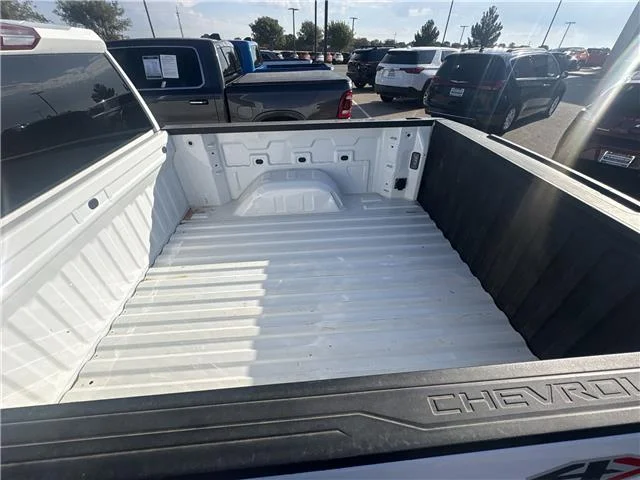 Used 2025 Summit White Chevrolet LT w/1LT 4x4 Crew Cab 5.75 ft. box 147.4 in. WB image 28