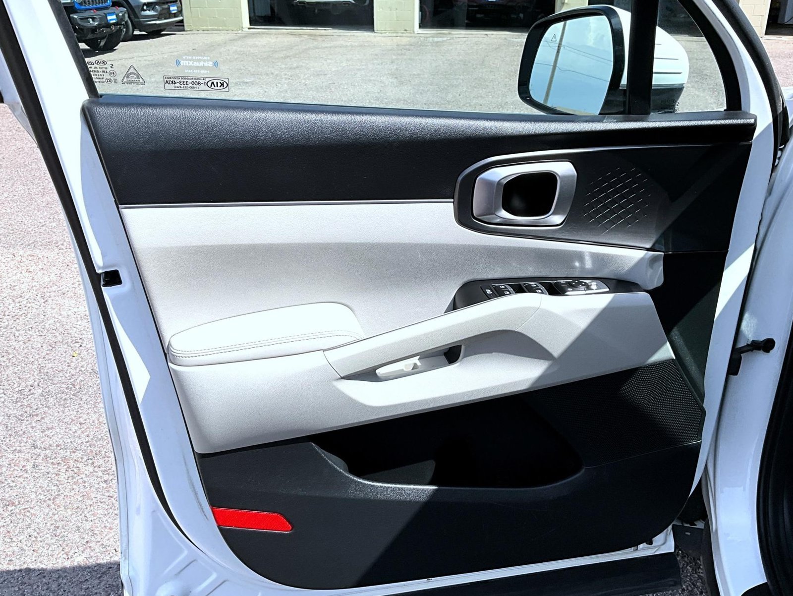 Used 2021 White Kia S image 10