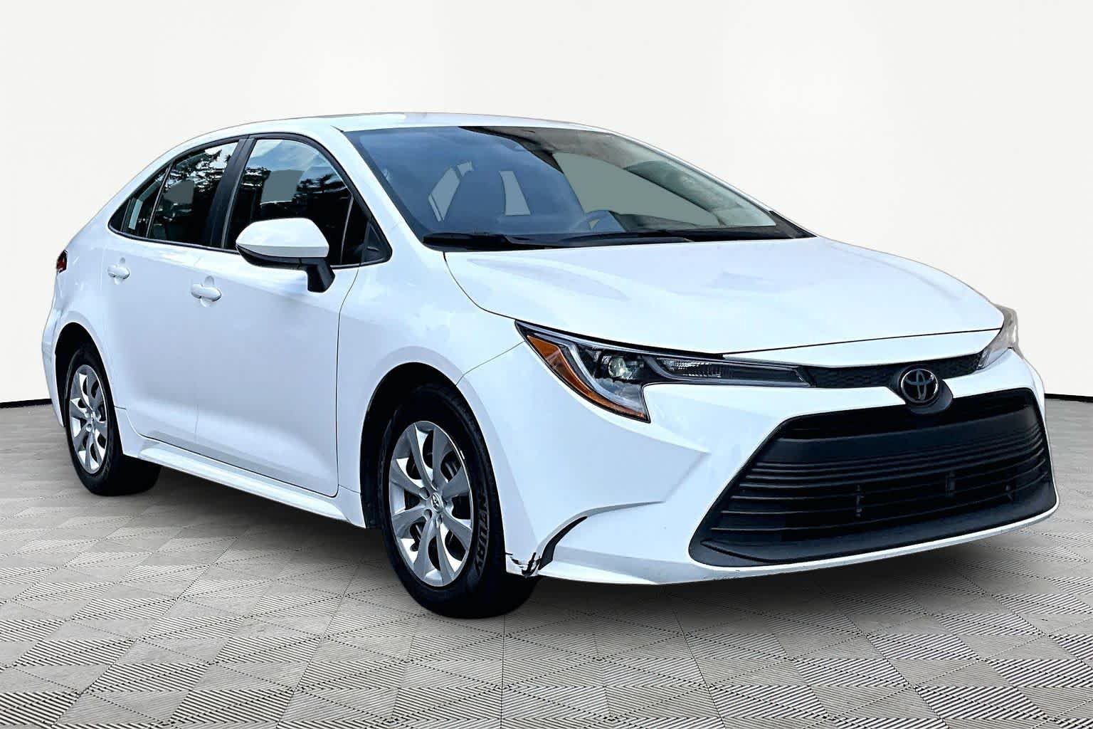 Used 2025 Ice Cap Toyota LE image 2