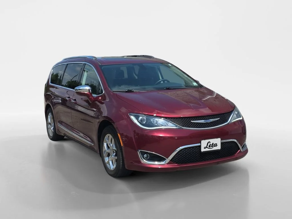 Used 2018 Chrysler Pacifica Limited with VIN 2C4RC1GG5JR357690 for sale in O'Fallon, MO