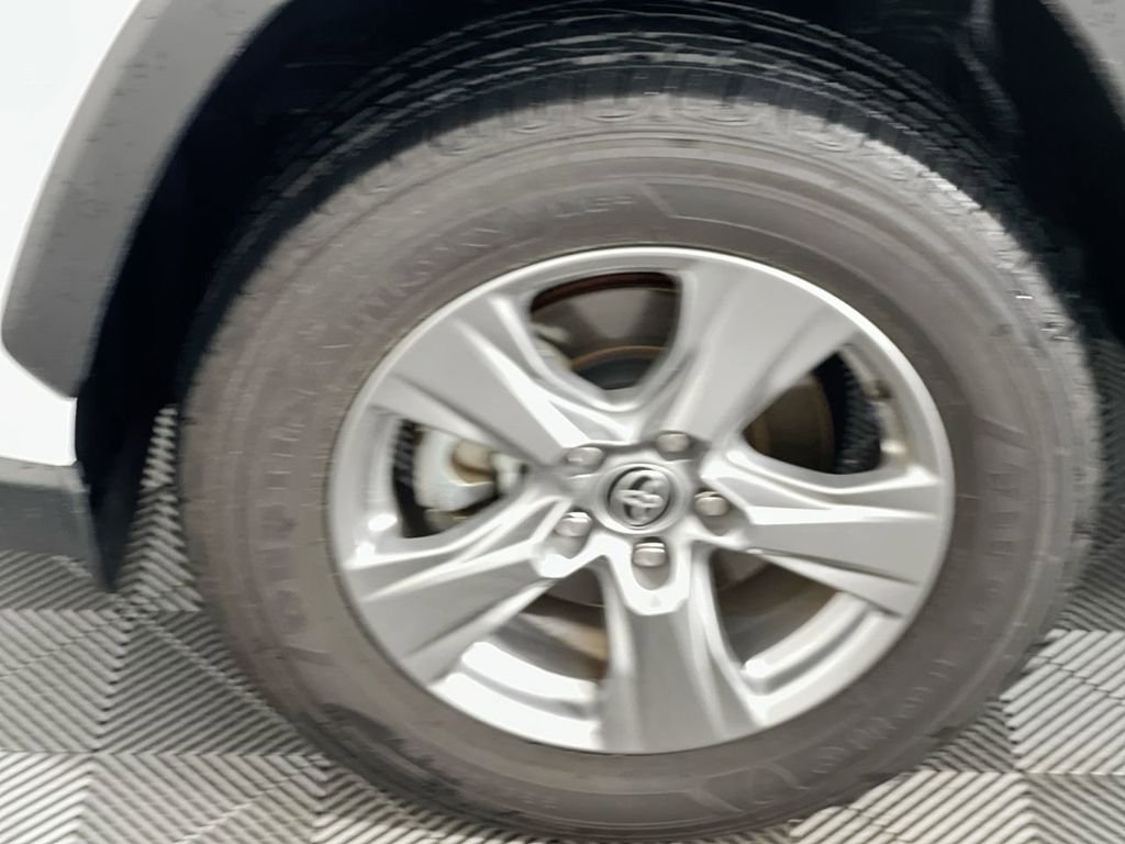 Used 2025 White Toyota XLE image 11