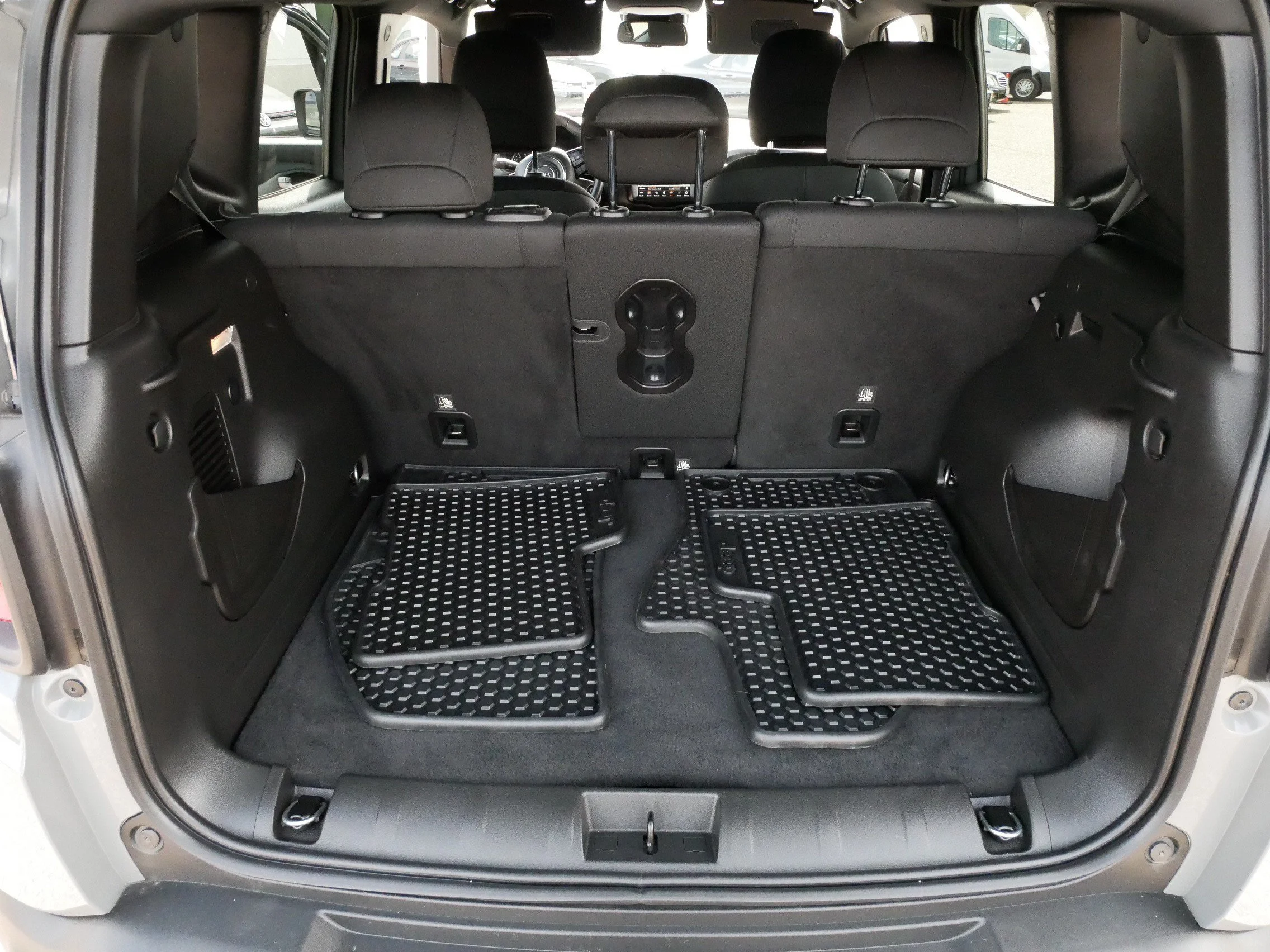 Used 2022 Sting-Gray Clearcoat Jeep Altitude image 18