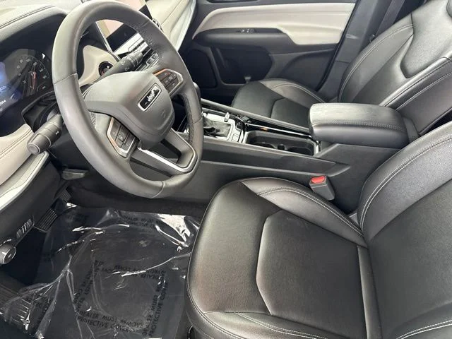 Used 2025 Silver Jeep Limited image 25