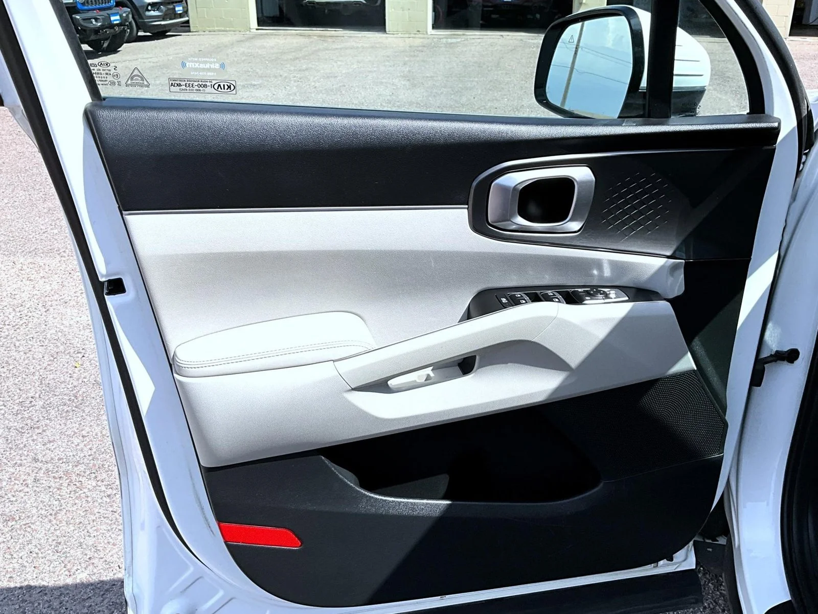 Used 2021 White Kia S image 10