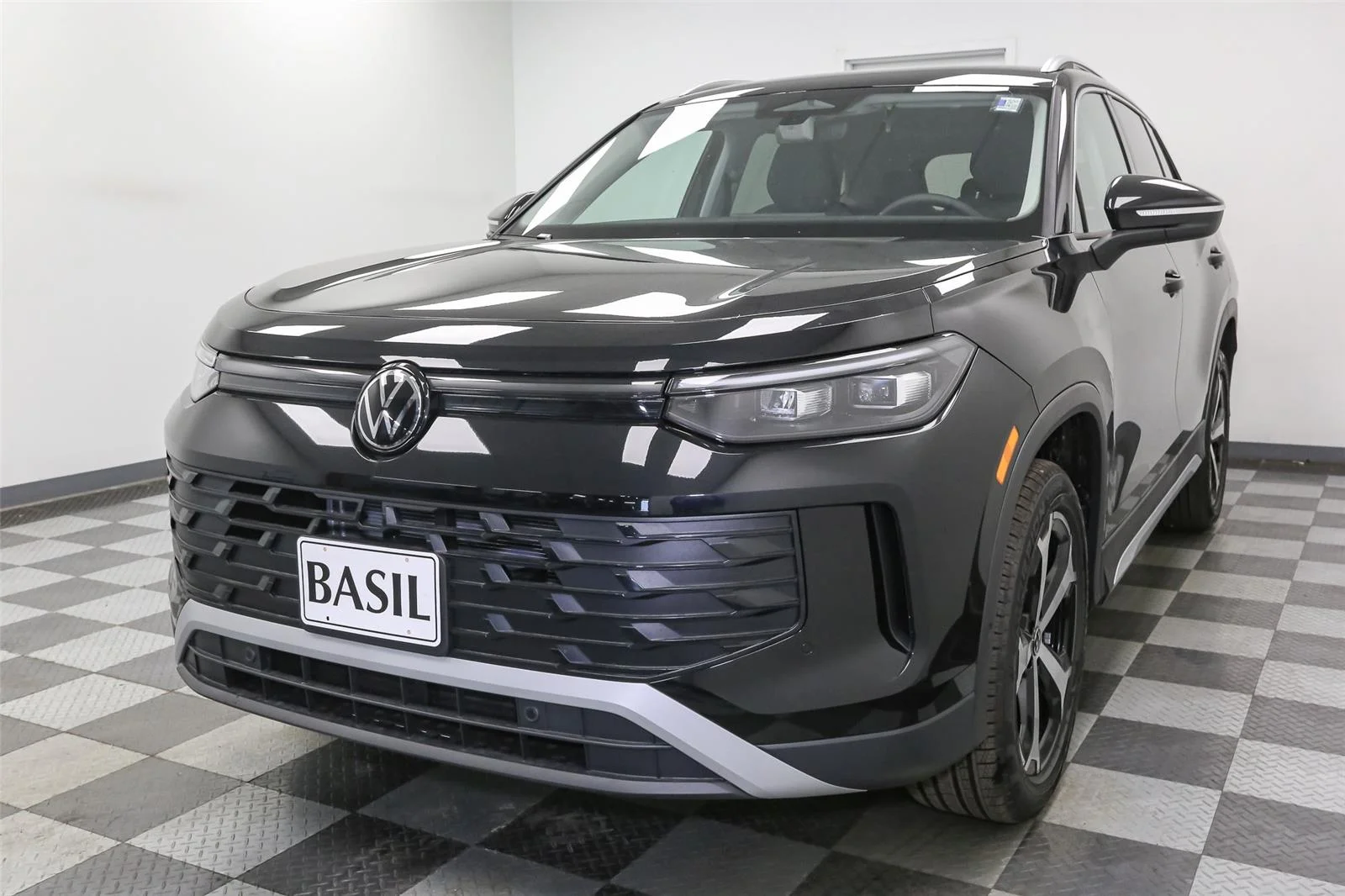 New 2026 Deep Black Pearl Volkswagen SE image 4