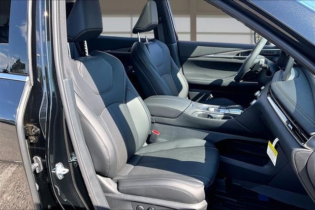 New 2027 MINERAL BLACK INFINITI LUXE image 7