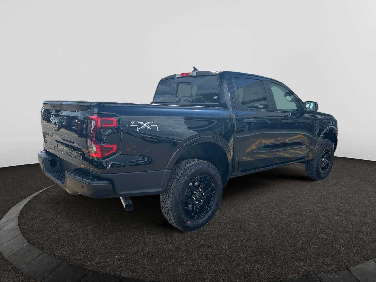New 2026 Shadow Black Ford XLT image 5