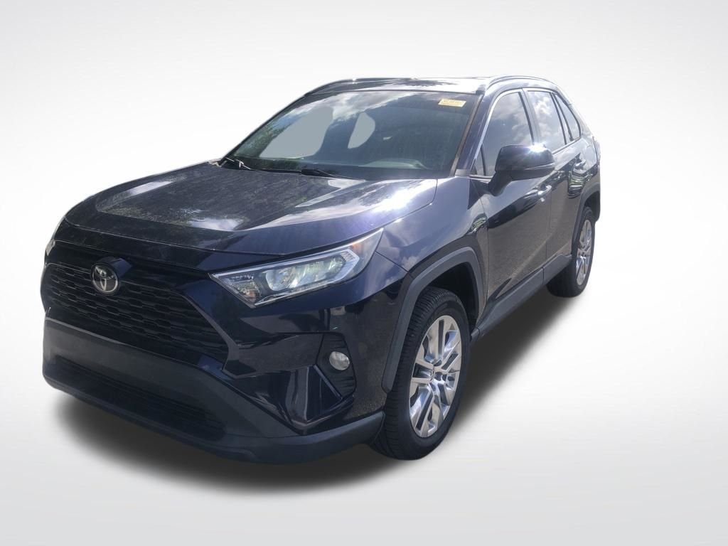 Used 2021  Toyota XLE Premium image 2
