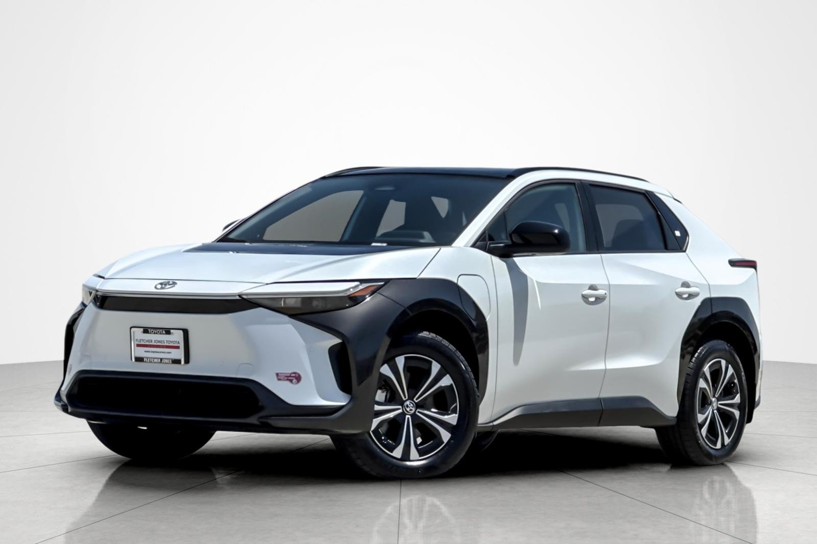 Certified Used 2024 Wind Chill Pearl Toyota XLE image 1