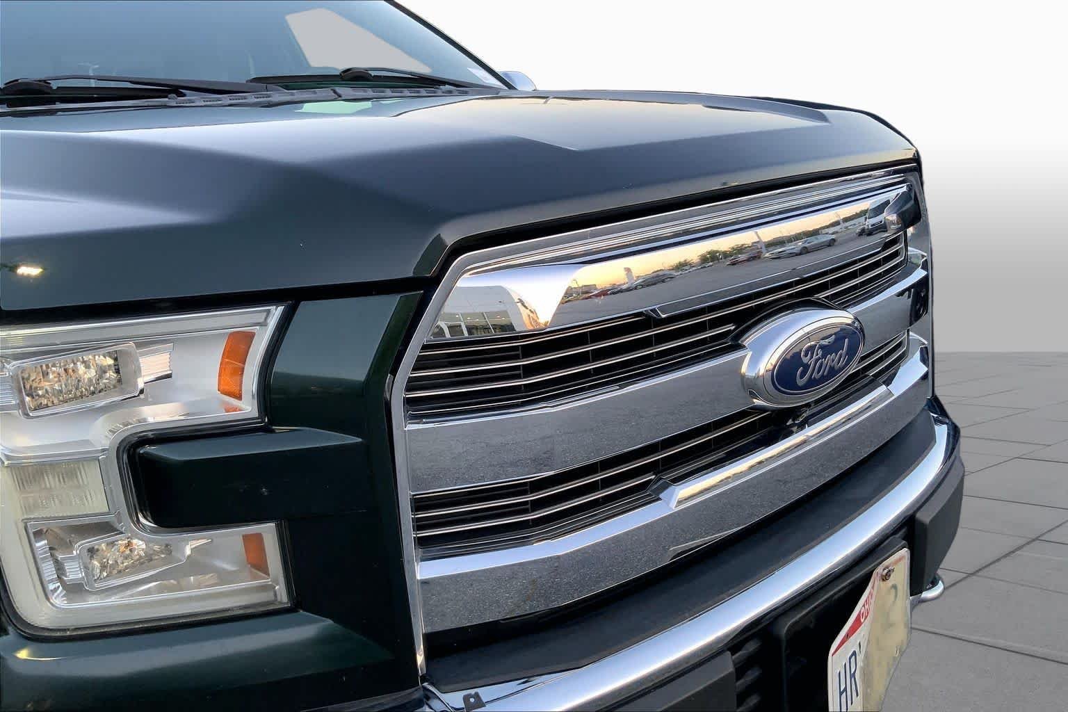 Used 2016 Green Gem Metallic Ford Lariat image 28