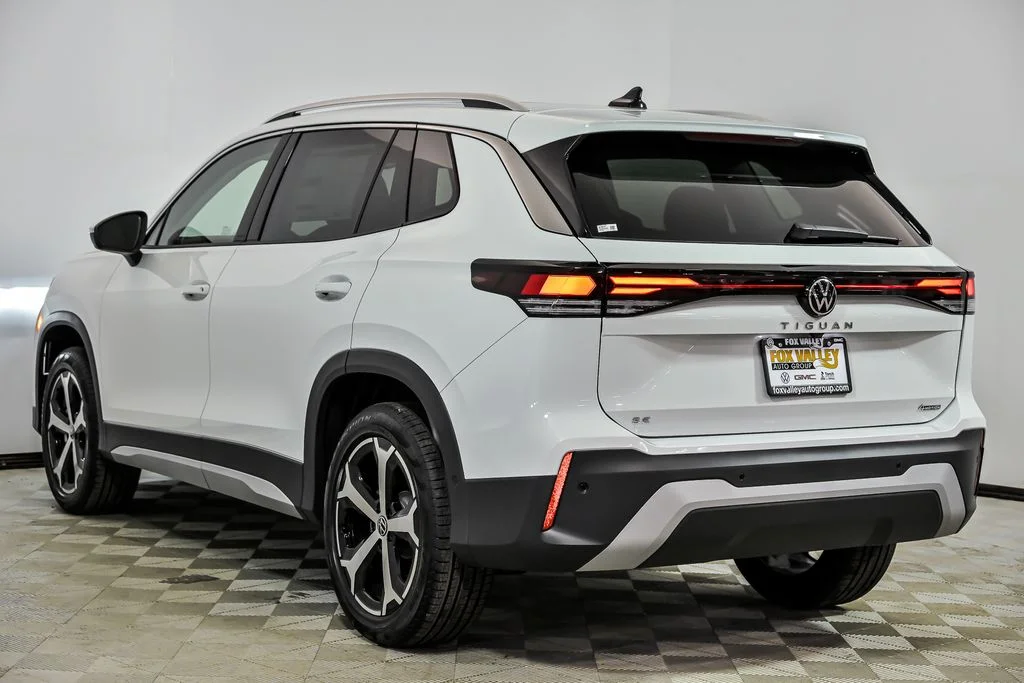 New 2026 White/off-white Volkswagen 2.0T SE image 4