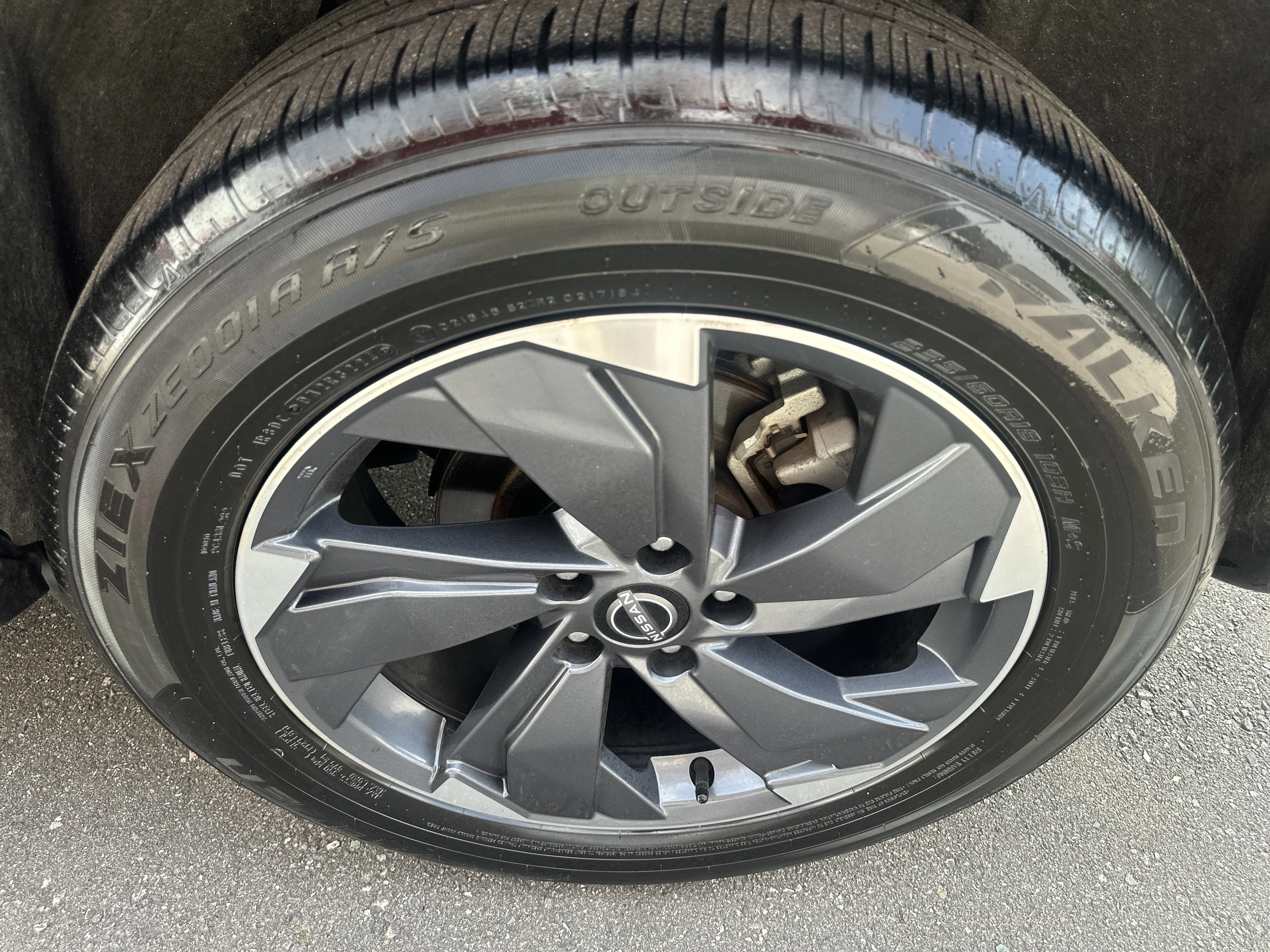 Used 2025 Gun Metallic Nissan SV image 34