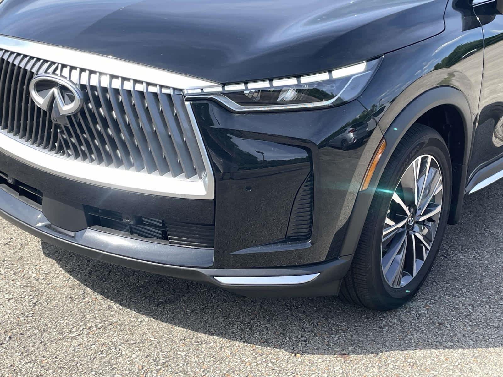 New 2026 Mineral Black INFINITI LUXE image 13