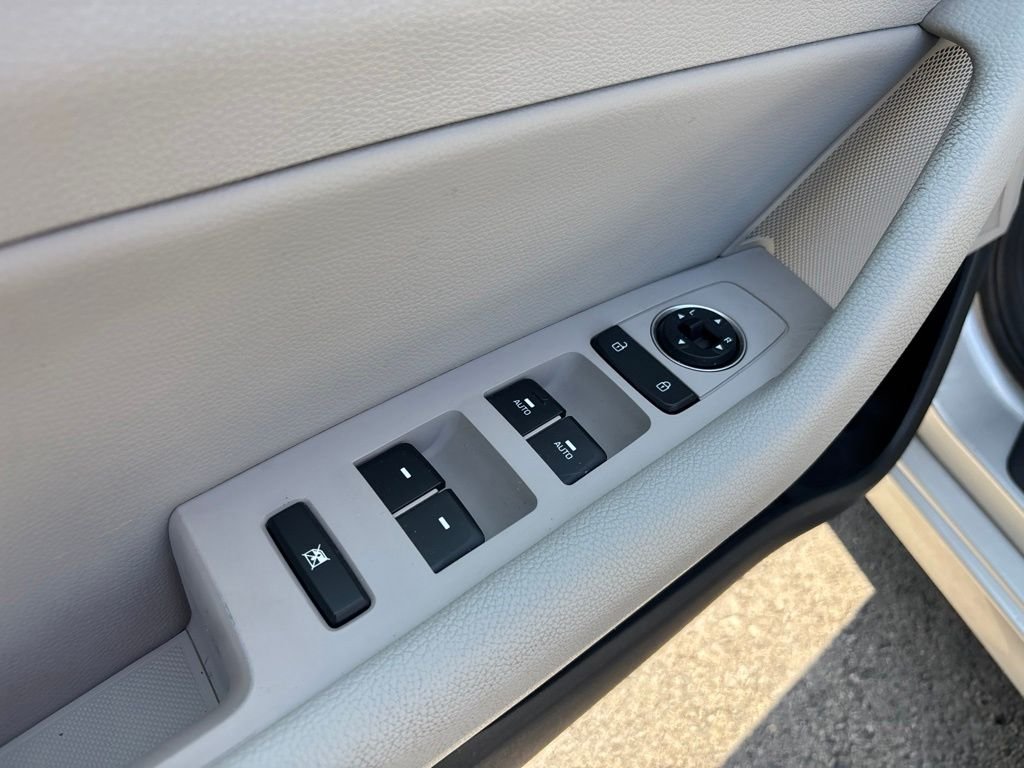 Used 2019 Silver Hyundai SEL image 16