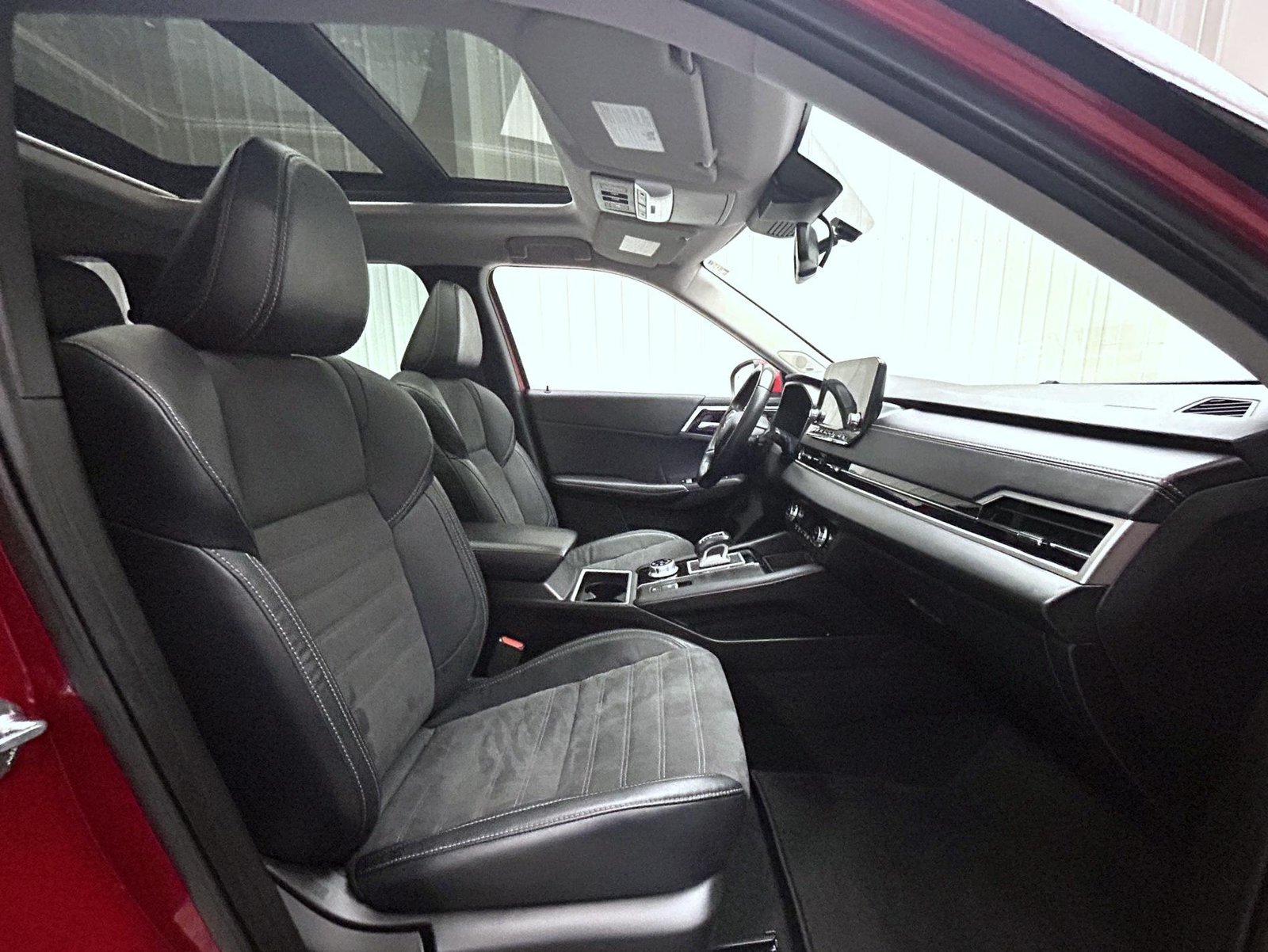 Used 2023 Red Mitsubishi SE image 15