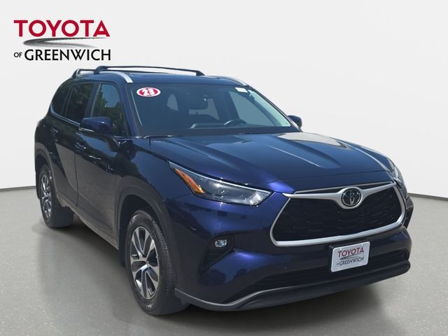 Used 2023  Toyota XLE image 1
