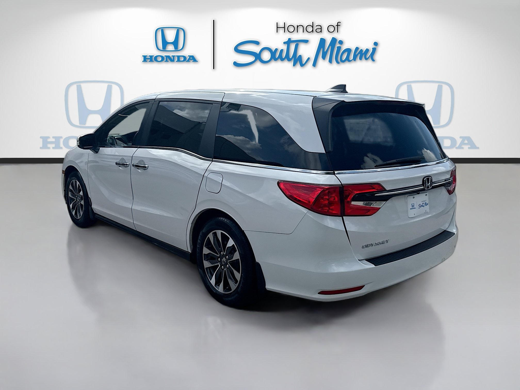 Certified Used 2024 Platinum White Pearl Honda EX-L image 5