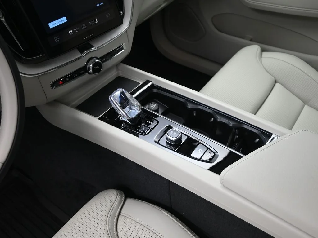 New 2026 White Volvo T8 Ultra image 11