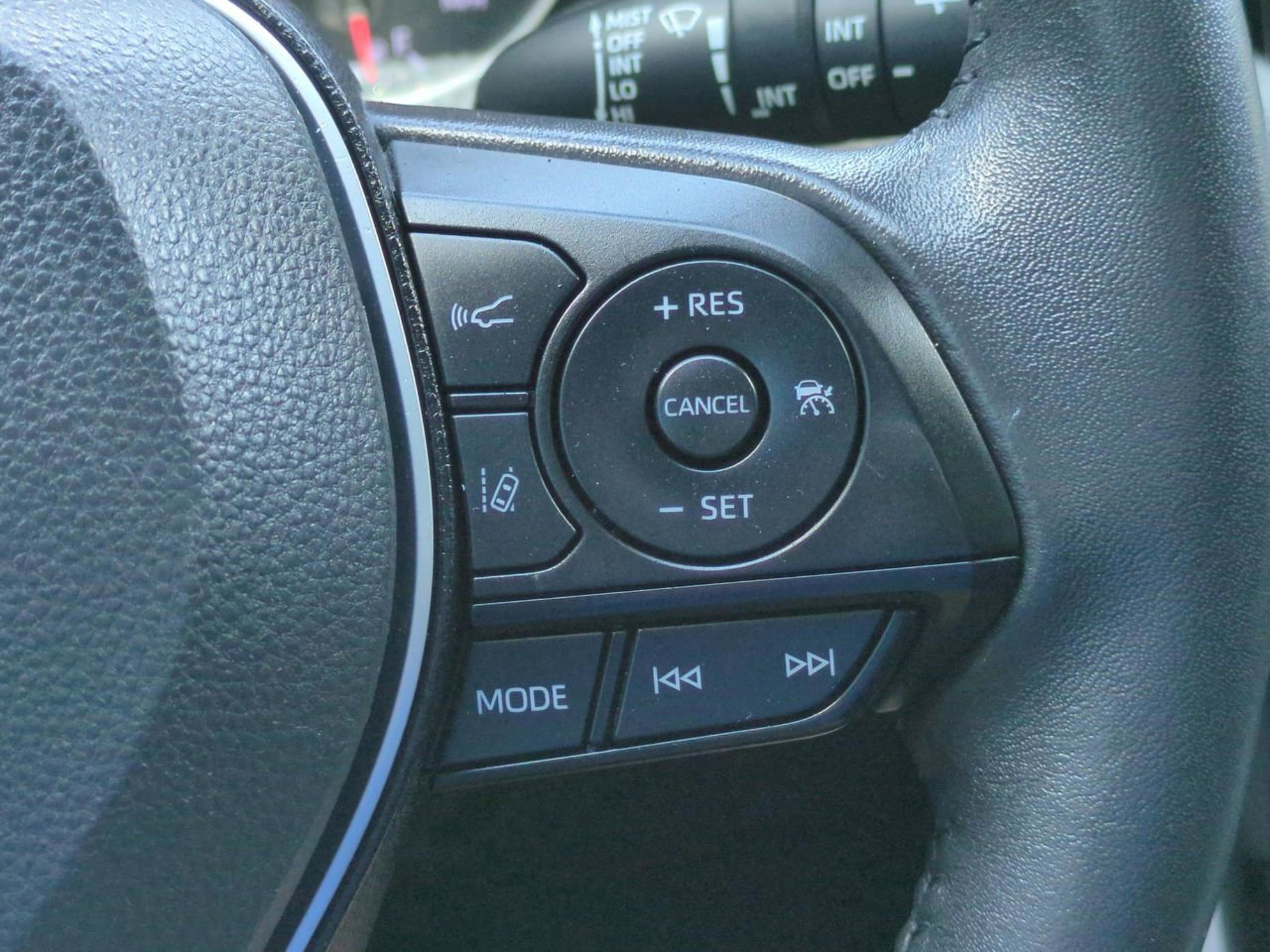 Used 2022 Blizzard Pearl Toyota XLE Premium image 31