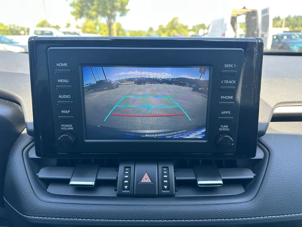 Used 2019 Gray Toyota XLE Premium image 16