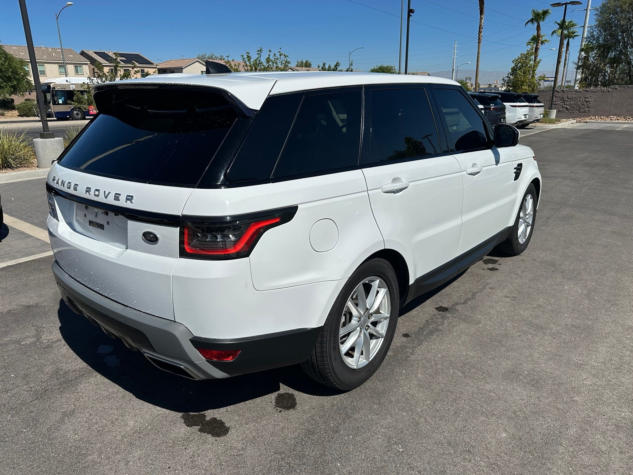 Used 2021 Fuji White Land Rover SE image 2