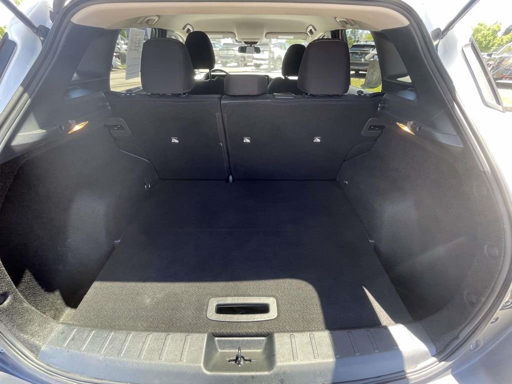 Used 2025 White Nissan SV image 8