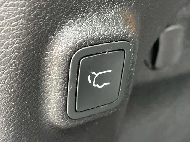 Certified Used 2019 Diamond Black Jeep Latitude Plus image 9