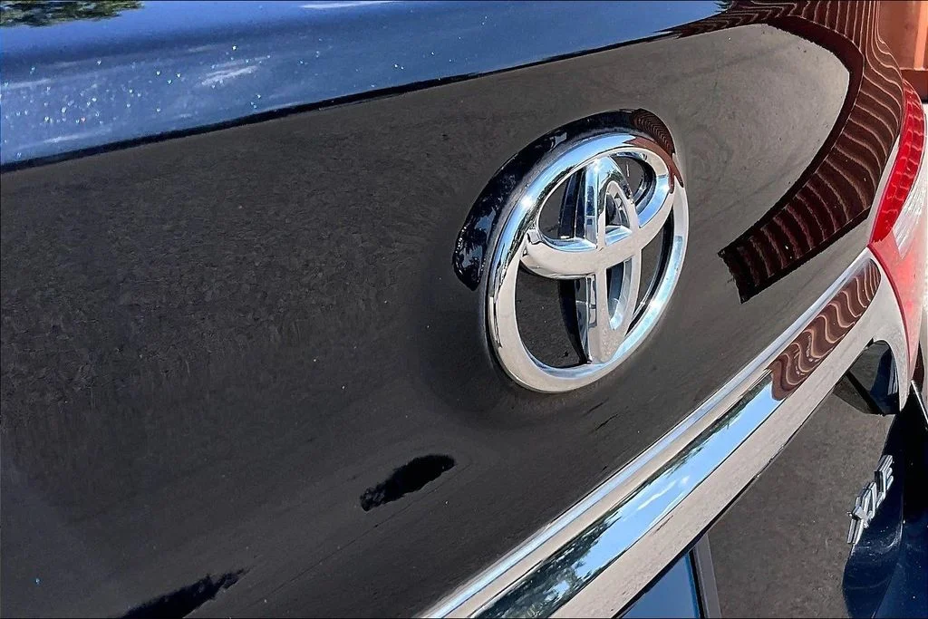 Used 2016 Black Toyota XLE image 7