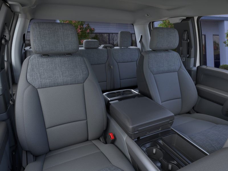 New 2025 Oxford White Ford XLT image 10