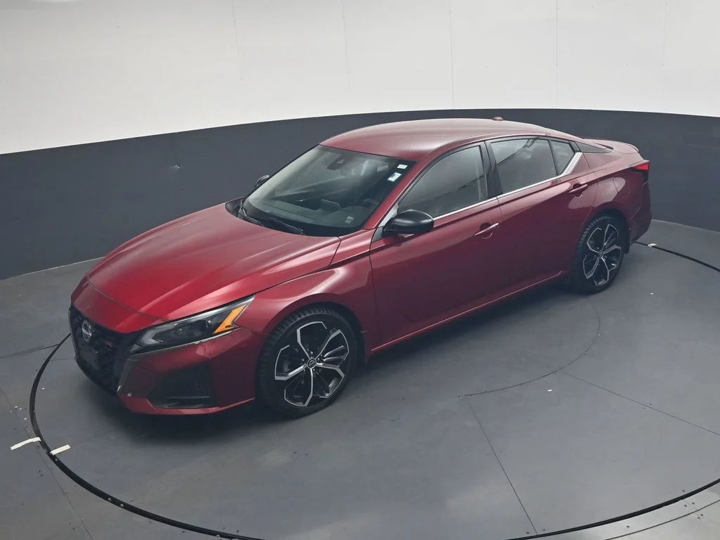 Used 2023 Red Nissan 2.5 SR image 32