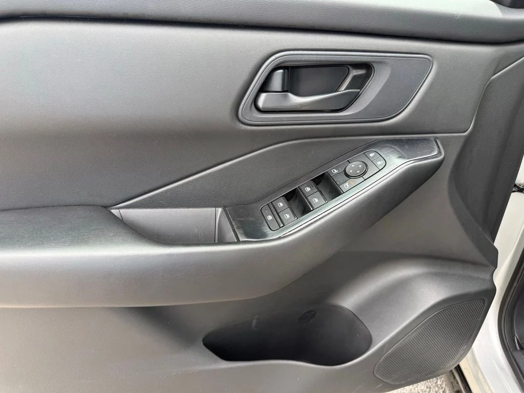 Used 2024 Silver Nissan S image 9