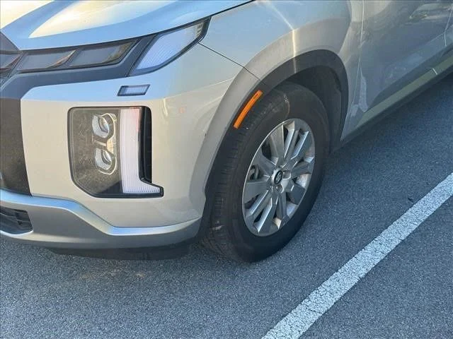 Used 2025 Silver Hyundai SEL image 5