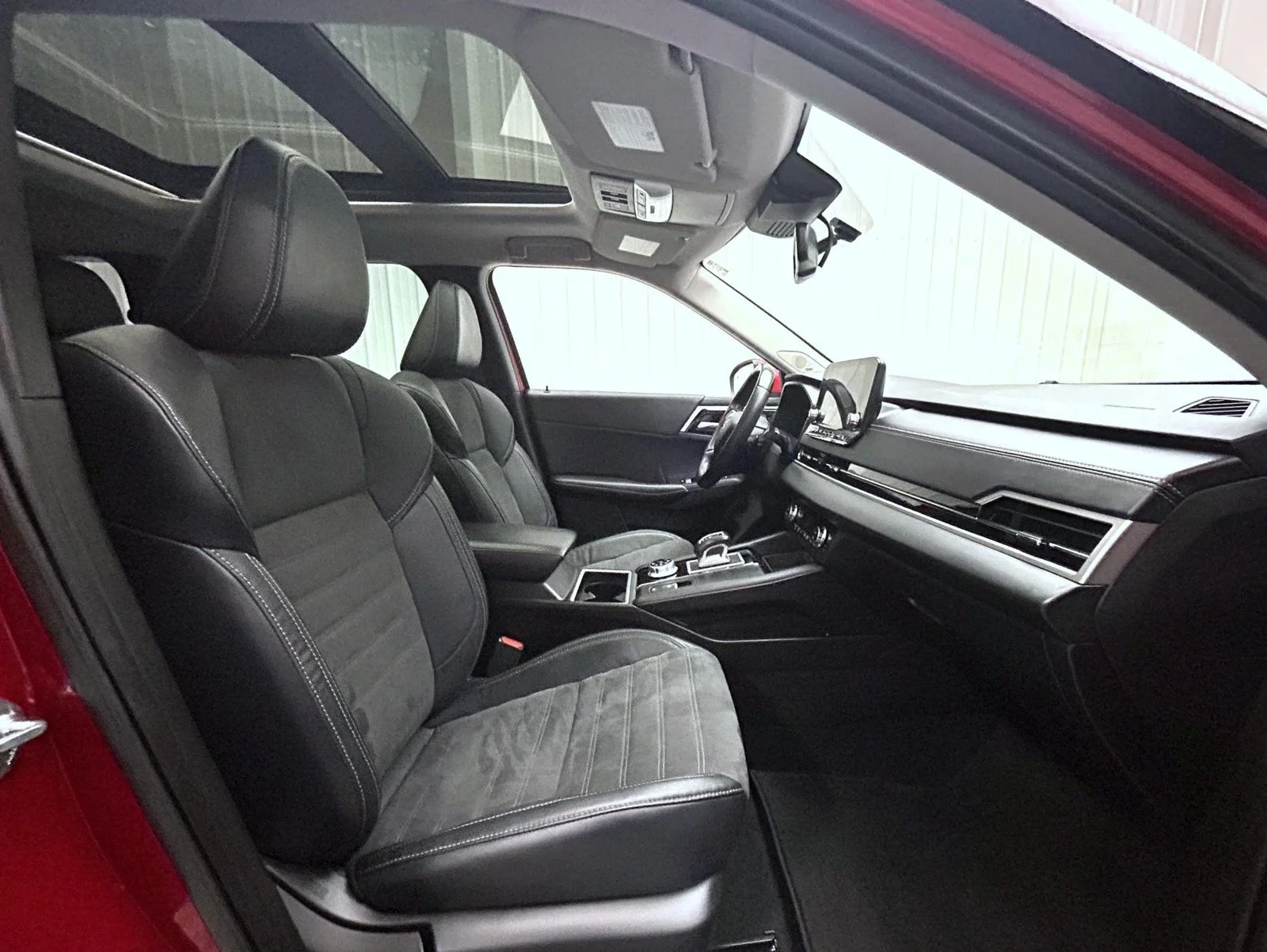 Used 2023 Red Mitsubishi SE image 15