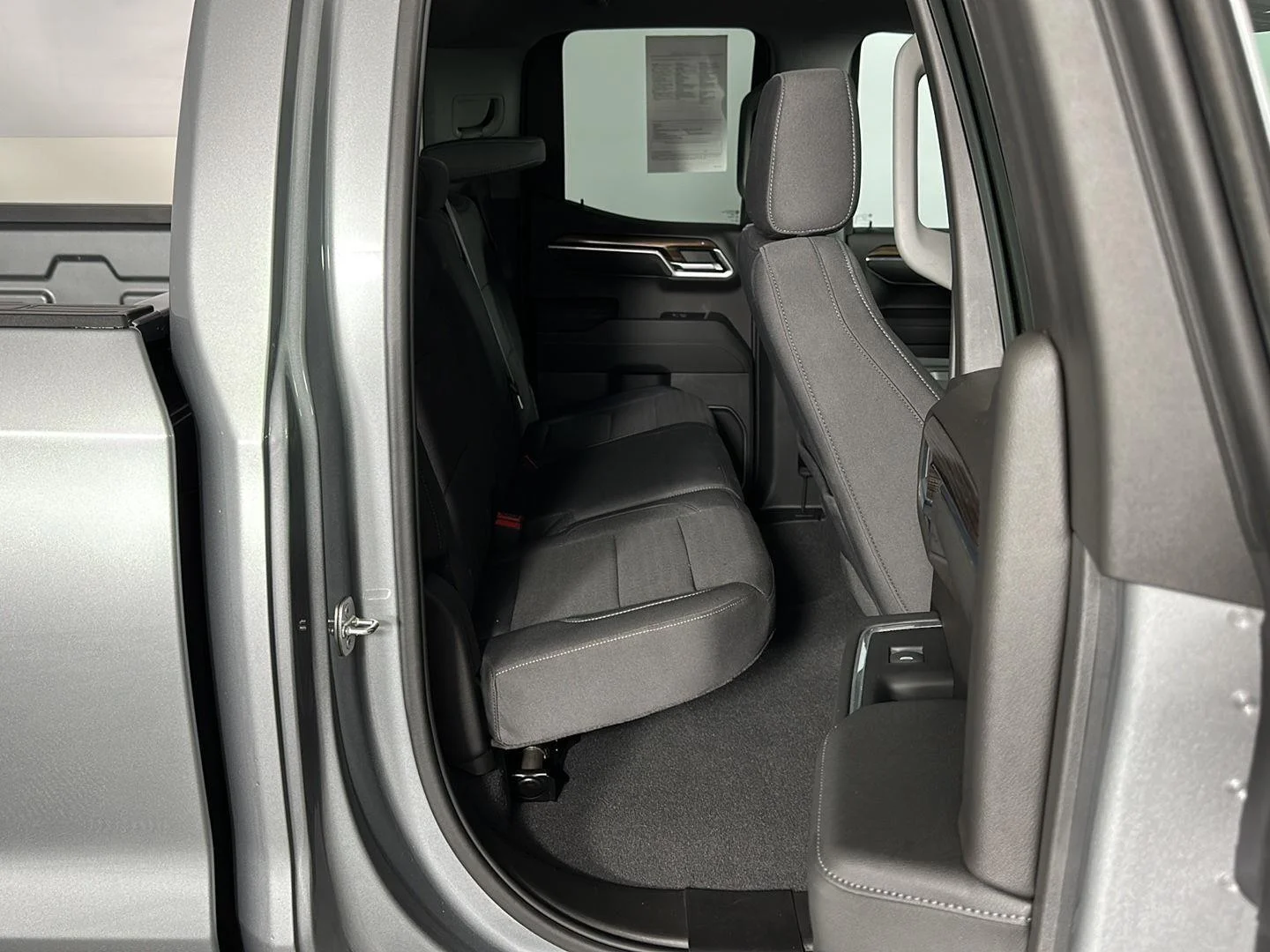 Used 2024 Sterling Gray Metallic Chevrolet LT image 29