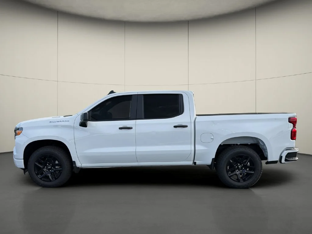 New 2026 Summit White Chevrolet Custom image 4